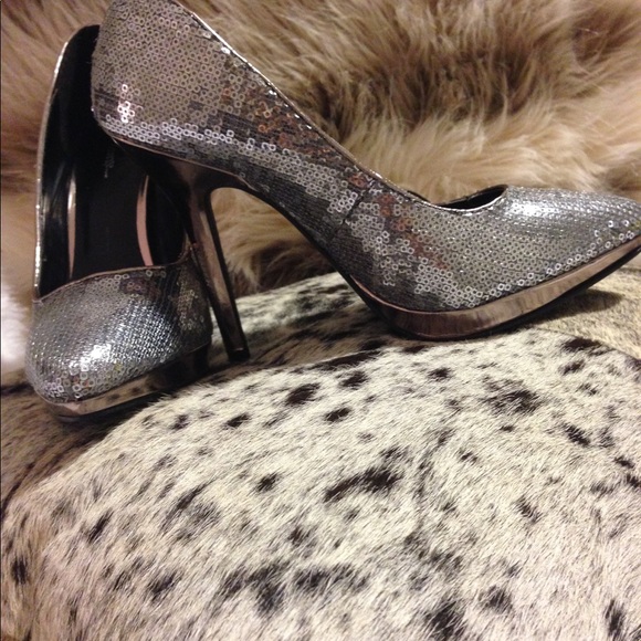 silver metallic sequinned heels - Picture 6 of 7